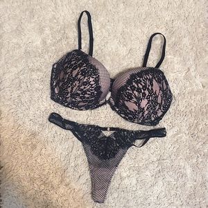 VS Padded lace bra set with panties.